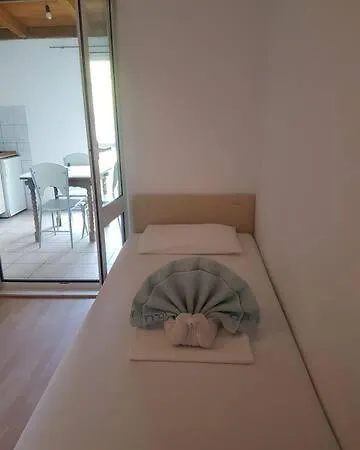 Franic Apartment Saplunara